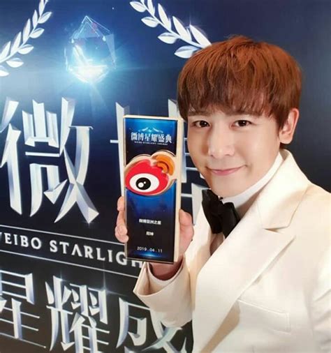 ⭐️ คุณบี้ เดอะสกา กลับมา follow up อาการหลังผ่าตัดอีกครั้ง กับ นิชคุณรับรางวัล Weibo Asian Star ในงาน Weibo Starlight ...