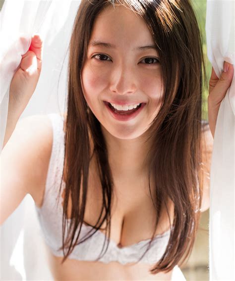 Сасаки родилась 8 февраля 1988 года в аките, столице префектуры акита, в малообеспеченной семье. #佐々木希 セクシーブラ - 女優