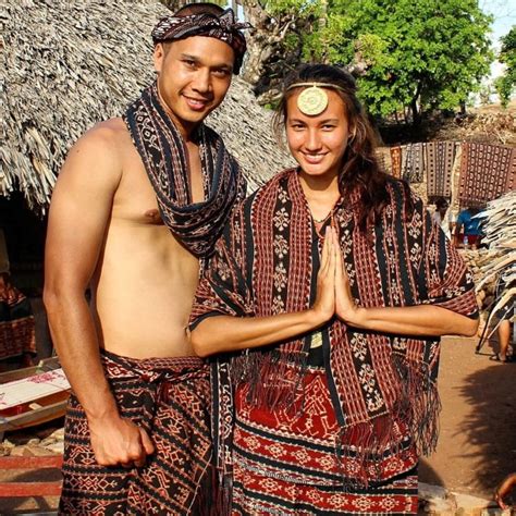 / nah jadi sekarang itu sedang ada festival likurai timor 2018 yang diadakan di bukit ful Baju Tradisional Belu Ntt / Seni Budaya Xi Mia 1 Nama ...