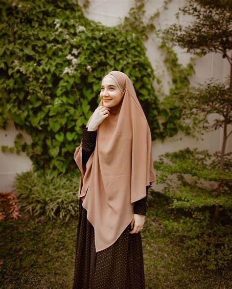 Maybe you would like to learn more about one of these? Jilbab Hitam Pink Banget - Ini 9 Warna Hijab Yang Cocok ...