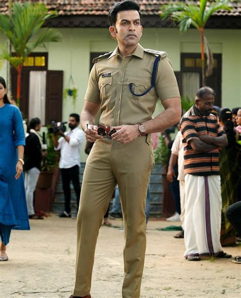 Prithviraj sukumaran, aditi balan, lakshmi priyaa chandramouli genres: Prithviraj's Cold Case look would give you some workout ...