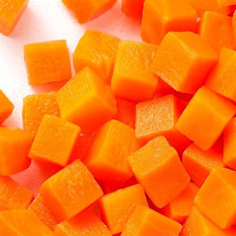 It is a cutting technique in which a fruit or vegetable is cut into big cubes. Diced Frozen Carrot, Dice Carrots, जमे हुए गाजर के टुकड़े ...