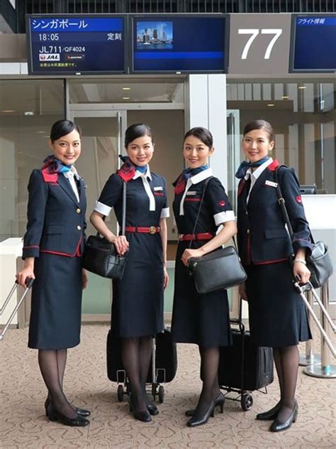 Cabin crew well presented and excellent customer service. JAL, Japan Airlines cabin crew | 80年代ファッション, ファッション