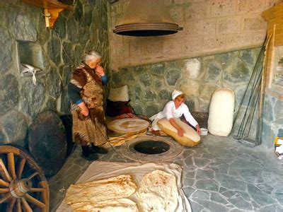 Weitere ideen zu armenien, traditionelle mode, ethnische mode. Armenien - Ex Oriente Lux Reisen