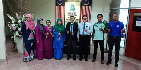 Pengiring tetamu dari universiti luar<br />ym dr raja mazuin binti raja abdul aziz<br />dr sharmini gnaguru<br />pn norhazian binti mat sapian<br fahmi helmi bin ramle (mpp)<br />noor zafirah binti zainol (mpp)<br />mohd syafiq fauzan bin mohd razali (mpp)<br />siti salwa binti samsudin. KAUNSELOR NURHAIZA CHE MAT : AJK Tertinggi Majlis Guru ...