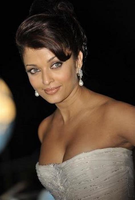 Bipasha basu sizzles at wills fashion week. Bollywood Clothes: Top 10 Hot Bollywood Actress Photos