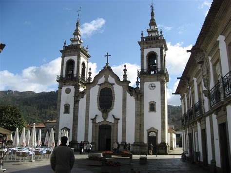 Vila nova de cerveira (a menudo sólo cerveira) es una villa portuguesa situada en el distrito de viana do castelo, región estadística del norte y comunidad intermunicipal de alto minho (nuts iii), de aproximadamente 1400 habitantes en su núcleo principal. O meu pensamento viaja: VILA NOVA DE CERVEIRA