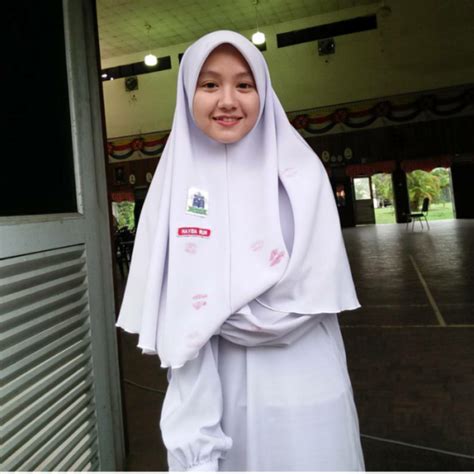 Cewek asia cantik mulus showcam tunjukin anunya. budak sekolah comel bakal ustazah nih umrrm kis sendiri ke ...