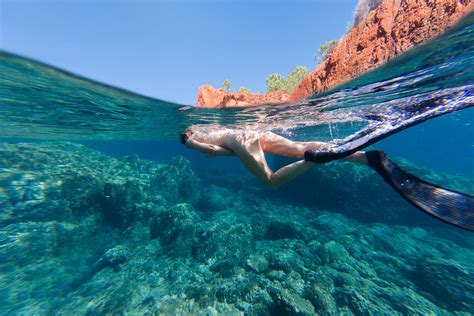 Ces deux femmes belges racontent leur vie sous daesh. Liberté | Plage naturiste du Cap Roux à Agay | leblogdedenis | Flickr