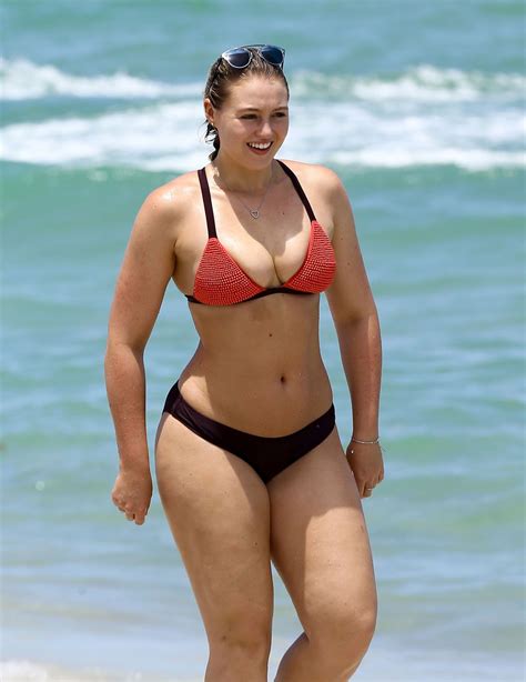 Worauf stehen frauen bei männern. Lovely bett im busty nackt frau