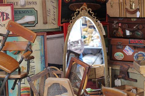 Arrive early to beat the crowds! Portobello Road Market - Rhyme & Ribbons