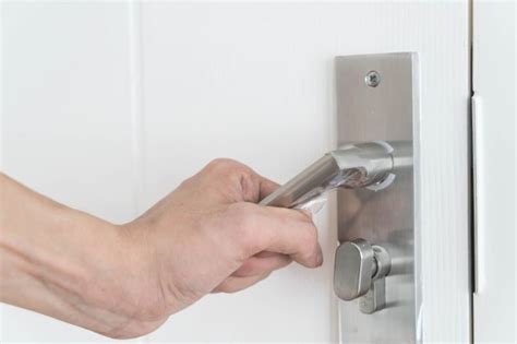 Pusat handle pintu dows hardware yaitu perusahaan distributor di bidang jasa yang menawarkan penjualan alat alat kunci dan handle pintu dengan keamanan dan teknologi terbaik, serta dengan harga yang kompetitif di bandingkan dengan dekson, kunci kenari ataupun merk kunci yang lain. Daftar Harga Handle Pintu Terbaru Juni 2020 - Sejasa.com