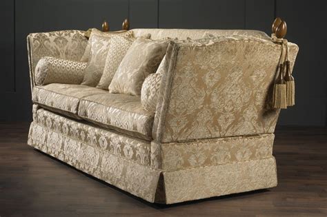 Laurence olivier and vivien leigh were famously pictured on their knole sofa in 1946. David Gundry Empire Knole Side View | Sofa furniture, Salas living room