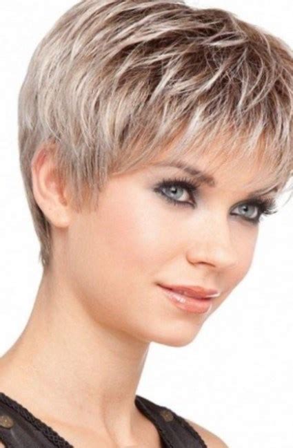 Coupe de cheveux courte femme 50 ans. Coiffure coupe courte femme 50 ans