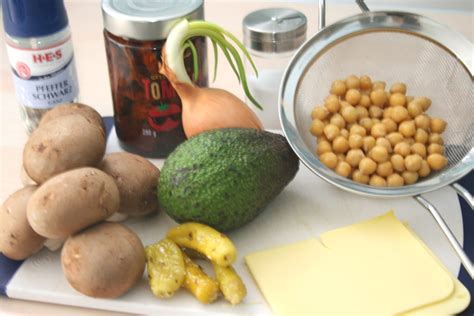 Dieses gericht auch einfach zu mittag oder abend gegessen und mann kann die menge variieren. Überbackene Avocado auf Champignons - Schürzenträgerin