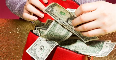 Salaries estimates are based on 1,166 salaries submitted anonymously to glassdoor by senior financial analyst employees in los angeles, ca. Graphic Designer OK With Salary Drop After Freelancing