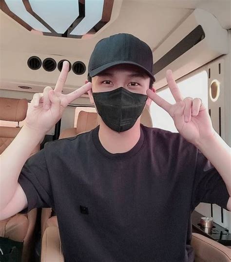 엄마가 시장에서 파는 오이로 자위한다고 자랑. 스포츠서울 - 김수찬 "3주 군사훈련 완료...사회복무요원으로 근무"