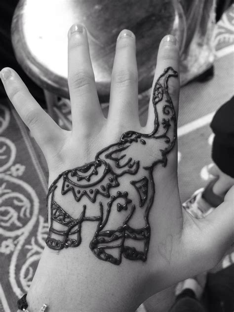 The style is the same but it's uniquely shaped like an elephant. Elephant henna design. I like the saddle/blanket or whatever it's called. | Ink tattoo, Henna ...