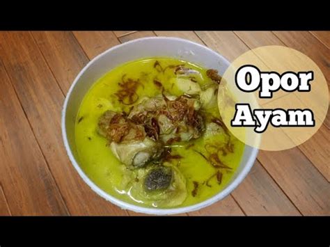 Dalam prosesnya, ayam direbus dengan menggunakan bumbu kental yang terdiri dari santan dan bermacam bumbu halus. Resep opor ayam sederhana - YouTube