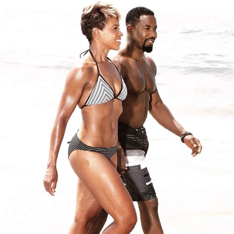 Mengambil desain kitchen set minimalis modern dan memanfaatkan pencahayaan yang tepat, warna coklat motif serat kayu dengan kombinasi warna cream serat kayu pun menciptakan kesan dinamis pada ruangan. Twin Flames: How Michael Jai White And Gillian White Keep ...