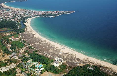 Krajina z balkánskeho polostrova turistov láka na pokojné pláže, moderné letoviská a priaznivé ceny zájazdov. Bulharsko primorsko počasí