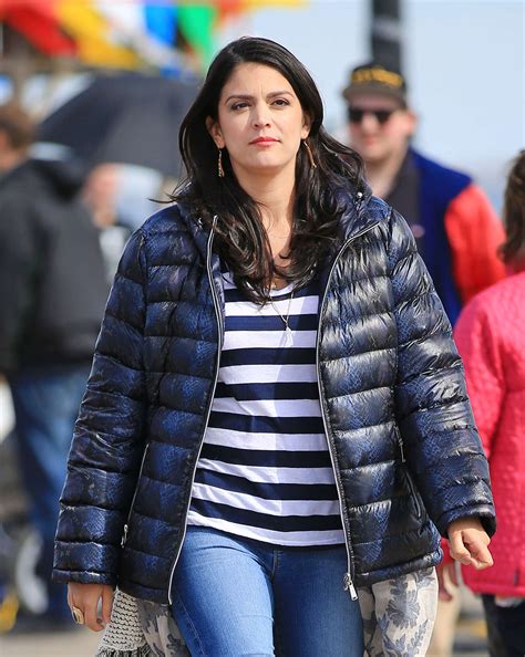 She started her career with theatre but got inclined to comedy. Cecily Strong in Jeans -05 - GotCeleb