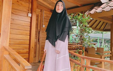 Banyaknya fashion item yang bermunculan menyediakan banyak pilihan untuk mereka. Kenang 1 Tahun Meninggalnya Arifin Ilham, Larissa Chou ...