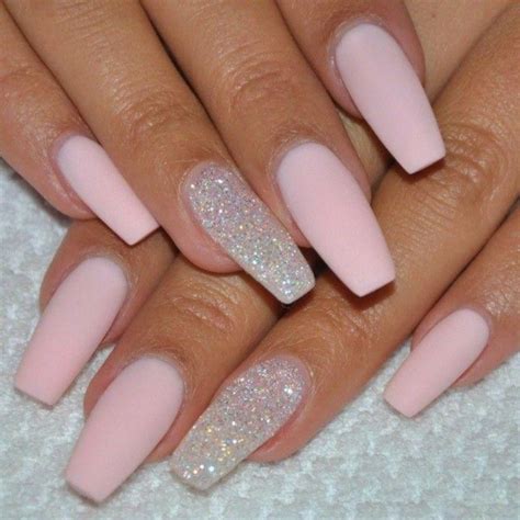 Para que tu esmalte de uñas dure más, deja la superficie de tus uñas lo más lisa posible, así que si. Ideas De Unas Acrilicas Para Piel Morena Flores Facil Pedicure