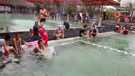 Pertimbangkan terlebih dahulu mengenai konsep bentuk dan desain yang akan diterapkan untuk kolam renang anda, yang sebaiknya disesuaikan dengan kondisi lahan yang. Kolam Renang Batang Sari Pamanukan / Foto Kolam Renang ...