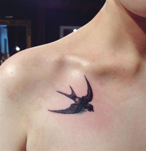 It is also a symbol of the fact that one must keep one's past behind in order to move forward. Cute and Meaningful Swallow Tattoo Designs | Swallow ...