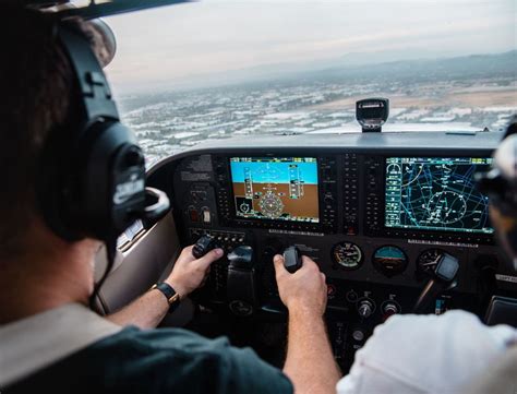 The aeroplane used for the skill test must meet the requirements for training aeroplanes and be certificated for the carriage of at least four persons, have a variable pitch propeller and retractable. Pilot Cabin - cabin