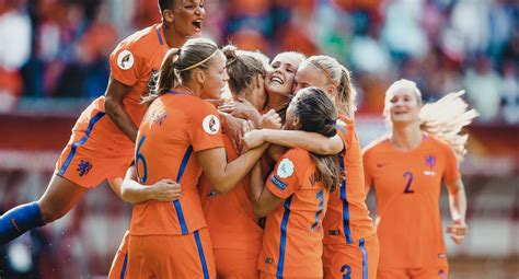 With wilfred genee, johan derksen, rené van der gijp, wim kieft. WK VROUWEN VOETBAL 2019: ALLE INFO + SPEELSCHEMA