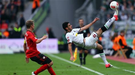 Laut zeugenberichten stiegen riesige rauchsäulen über dem gelände des chemiekonzerns bayer auf. Leverkusen spielt 1:1 gegen Gladbach - Fußball wie ein ...