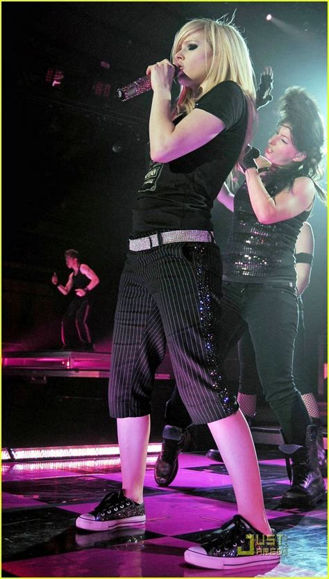 Professional rocker, singer songwriter, clothing designer and philanthropist. Avril - Avril Lavigne Photo (1504404) - Fanpop