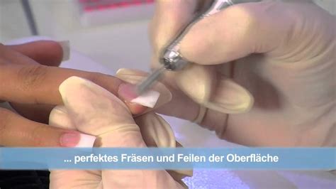 Sie werden in form gefeilt, die nagelhaut wird. Nagelmodellage mit der Acryl-Technik für schöne Acrylnägel ...