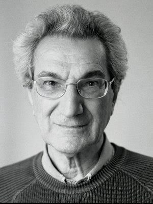 It took an important role in the autonomist movement in the 1970s, aside earlier organisations such as potere. Se Toni Negri ama l'euro