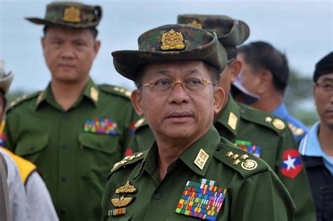 Nach dem putsch in myanmar versucht das militär die bevölkerung mit ausgangssperren und versammlungsverboten an massenprotesten zu. Myanmar military chief and three others banned from US ...