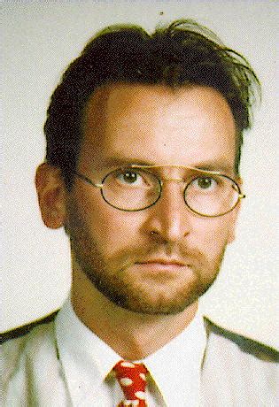 József szájer studied until 1986 at the faculty of political science and law of eötvös loránd university in budapest and then worked as a teacher at this university. Szájer József Fiatalon : 3toxppu Q91b5m / Eddig 4732 ...