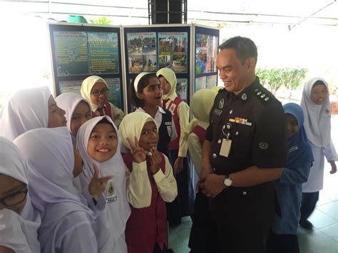 .jumlah pelajar ponteng di kedah menurun, ucapan exco pendidikan sempena pembukaan semula sekolah di negeri perak, mesyuarat mpm jpn kali ke 68, majlis anugerah kecemerlangan kokurikulum peringkat negeri kedah 2018 sesi petang, pendidikan pengurusan sekolah secara digital. SK BATU BERENDAM: MAJLIS PELANCARAN PROGRAM PENCEGAHAN ...