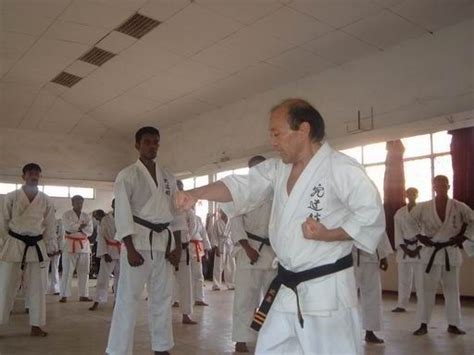 He gave her quite a mouthful at the end. MESTRE OSCAR HIGA: SHORINRYU KYUDOKAN: