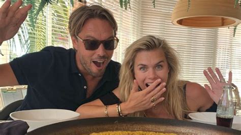 Learn about bas smit (business executive): Hilarisch: Nicolette van Dam en Bas Smit in dierlijke ...