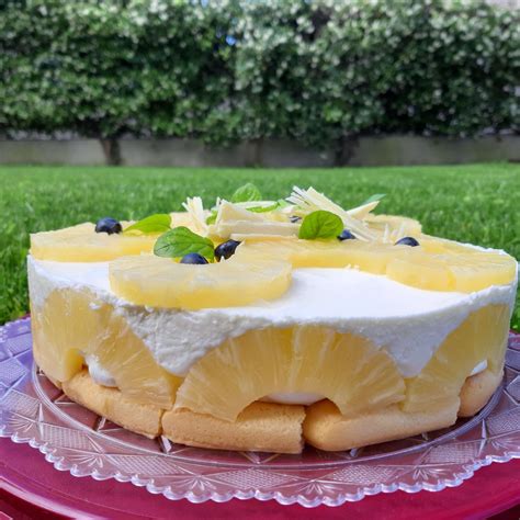 La cheesecake senza cottura all'ananas è una variante fredda delle famose cheesecake americane che si può preparare e gustare durante tutto l'anno. Cheesecake all'ananas - Luana Bottacin