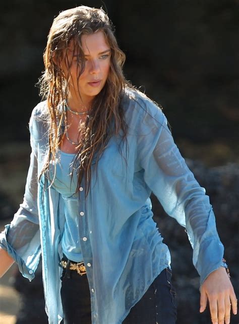 Rising star indiana evans smoulders in the sand as she sumber : 'Indiana Evans', Re-Remake de 'La Laguna Azul' - Taringa!