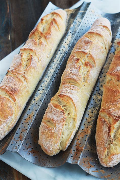 Pourquoi ne pas tenter de faire sa propre baguette de pain maison une baguette très simple à faire. Pain Baguette Maison - Recette Et Technique Comment Faire ...