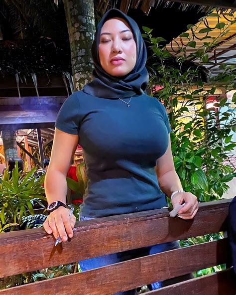 Pamela safitri senam pakai baju ketat. Ciri-Ciri Miss Jilbab Seksi - Dzargon