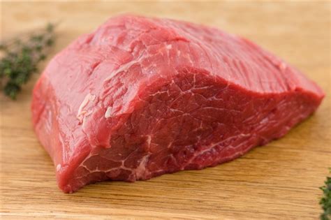 Rosbief (in het engels roast beef) is een mager stuk vlees dat mals is en dun wordt gesneden. Rosbief - Hoeve Ravenstein