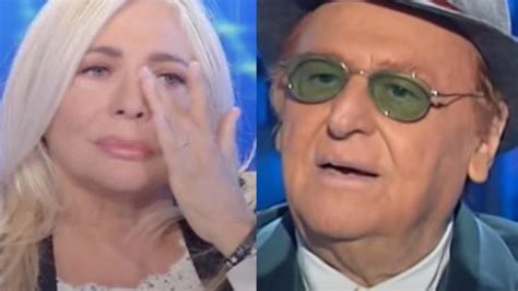 C'è chi pensa che a scatenare la rottura della coppia, nel 1997, sia stata qualche 'scappatella' di uno o dell'altro. Mara Venier e Renzo Arbore: la tragica perdita del figlio ...