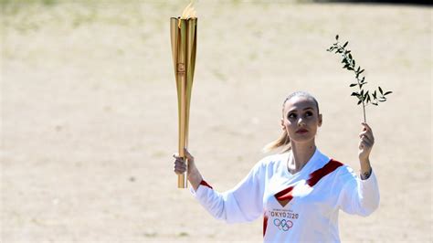 She represented greece at the 2016 summer olympics, winning a gold medal in the 25m pistol and a bronze me. Η Άννα Κορακάκη κάνει σκοποβολή στο σπίτι -Ο απίθανος ...