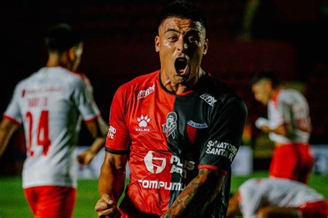 Brian fernandez es un futbolista argentino de 26 años que se desempeña como delantero en ferro carril oeste (segunda. Ferro oficializó la contratación de Brian Fernández