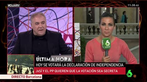 Aunque ella no termina de ver lo de irse a otro programa diferente, él insiste. La historia de amor de Ana Pastor y Ferreras